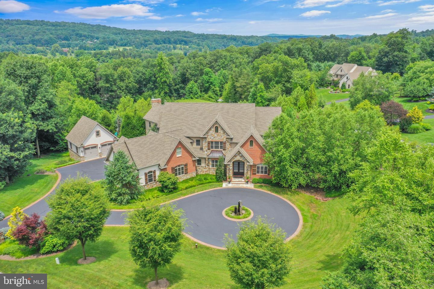Property Photo:  32 Stonehill Drive  PA 19540 