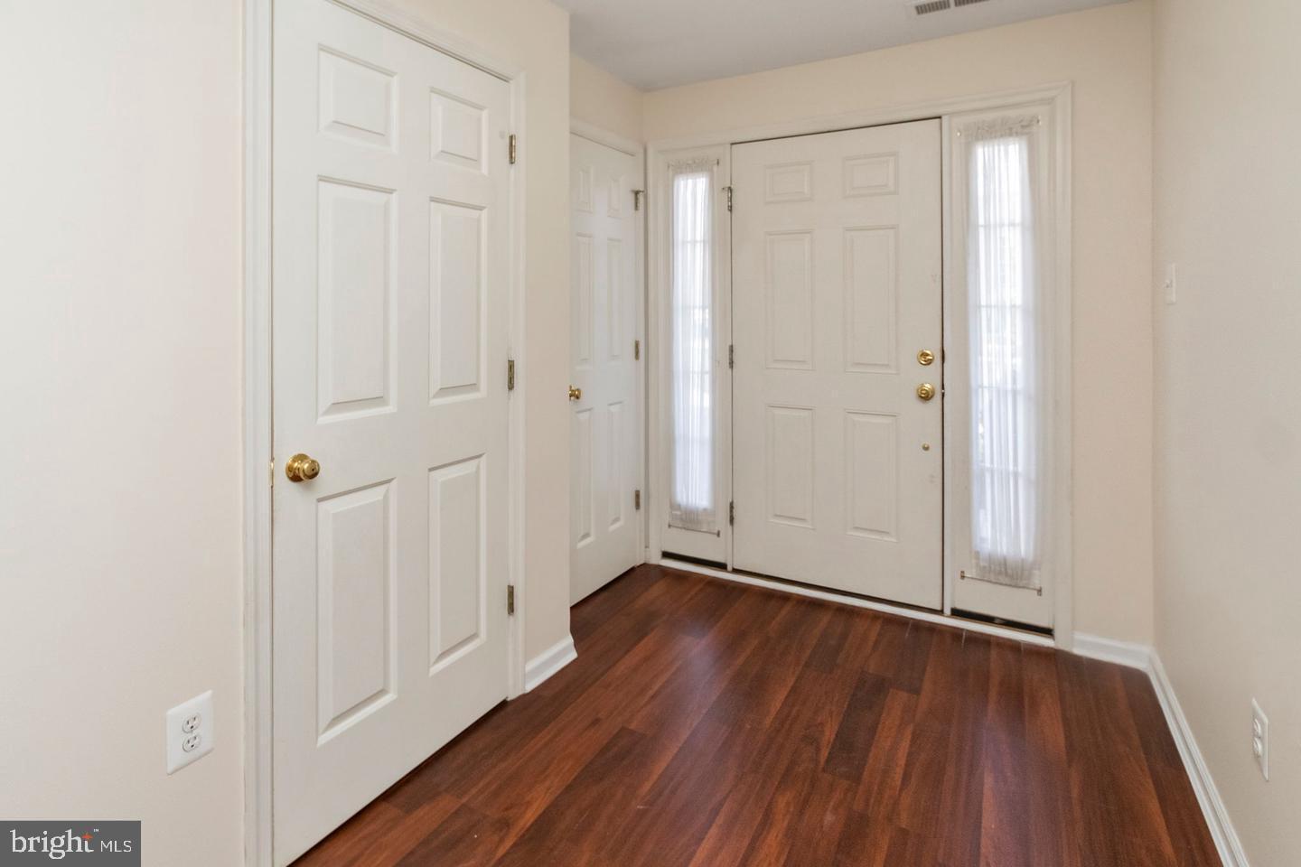 Property Photo: 607 Village Court PA 18951