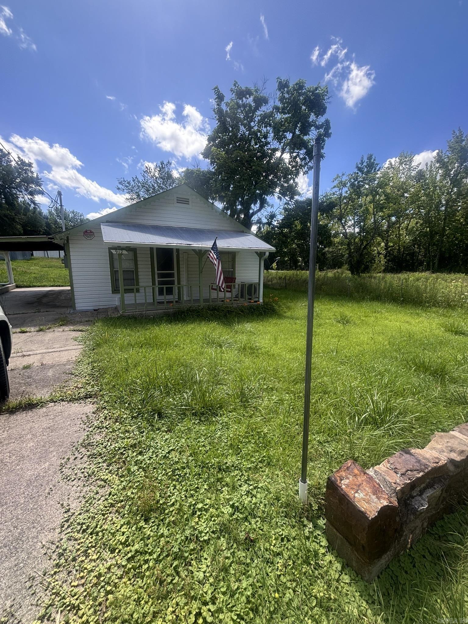 Property Photo:  912 Vivian  AR 71953 