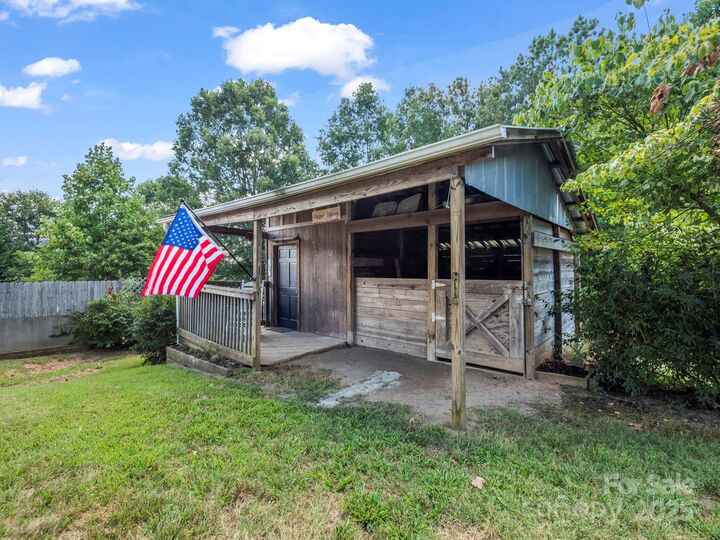 Property Photo:  5990 S Nc 9 Highway  NC 28782 