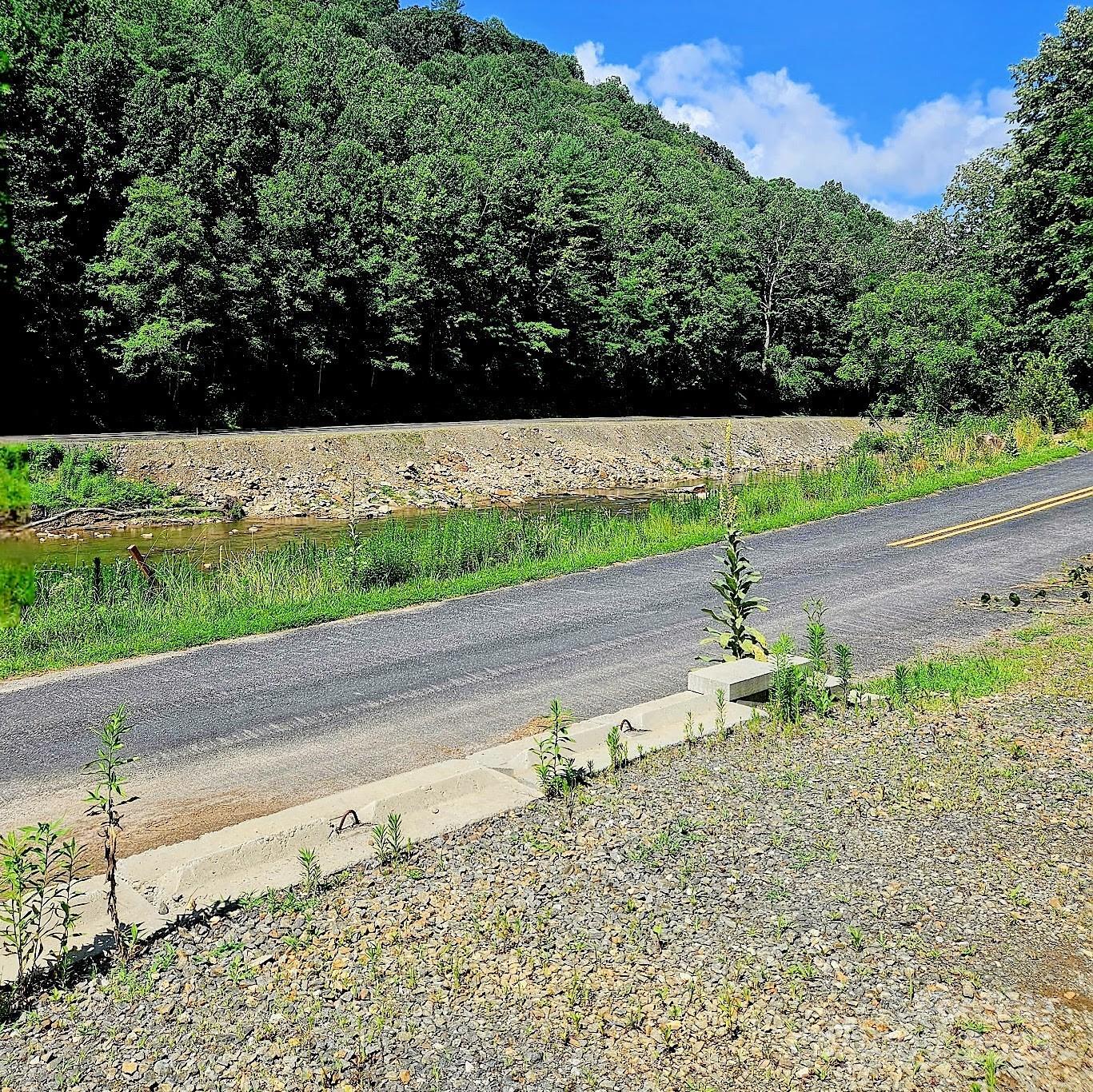 99 Phillips Road  Burnsville NC 28714 photo