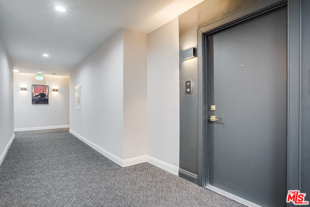 Property Photo:  1470 Rexford Dr  CA 90035 