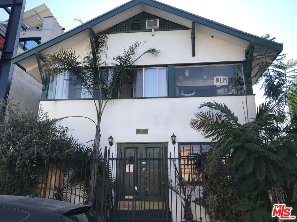 Property Photo: 1307 Innes Pl CA 90291