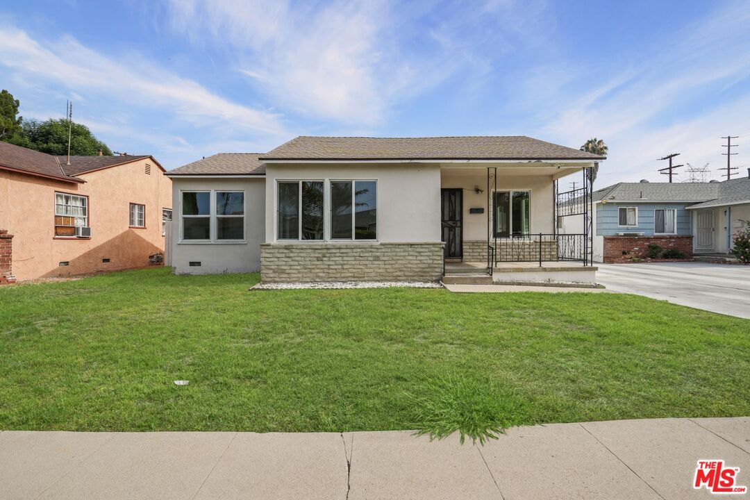 Property Photo: 18913 Cohasset St CA 91335