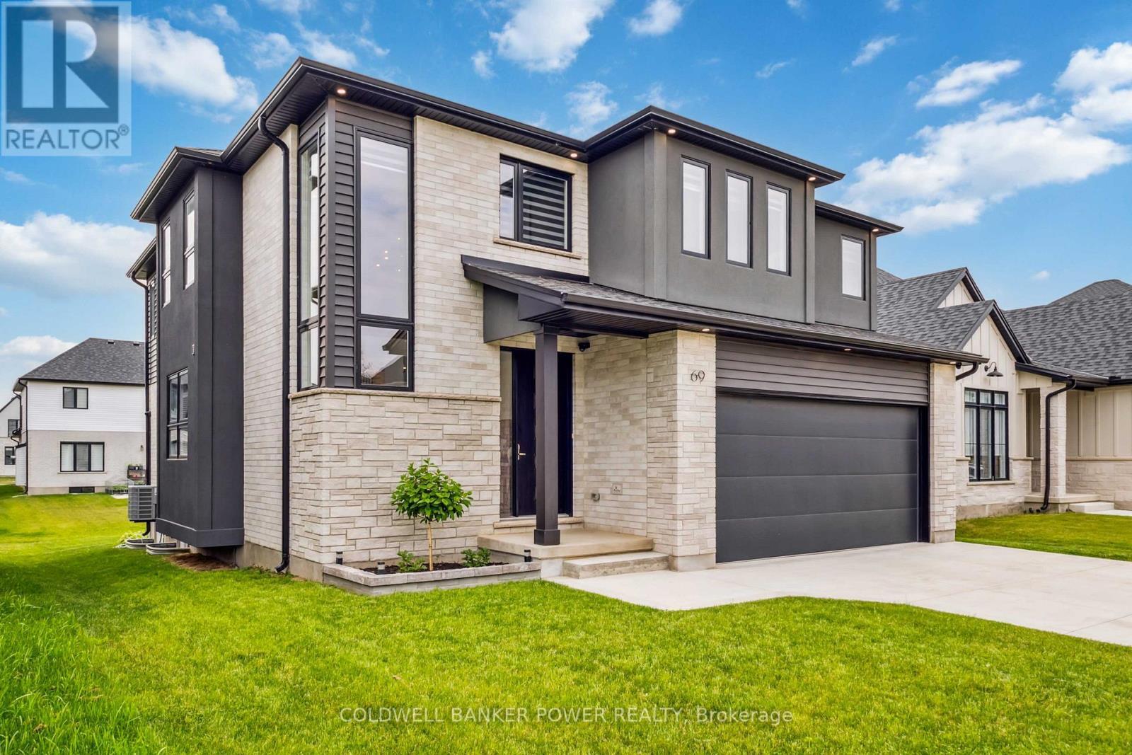 Property Photo: 69 Royal Crescent ON N5P 3T2