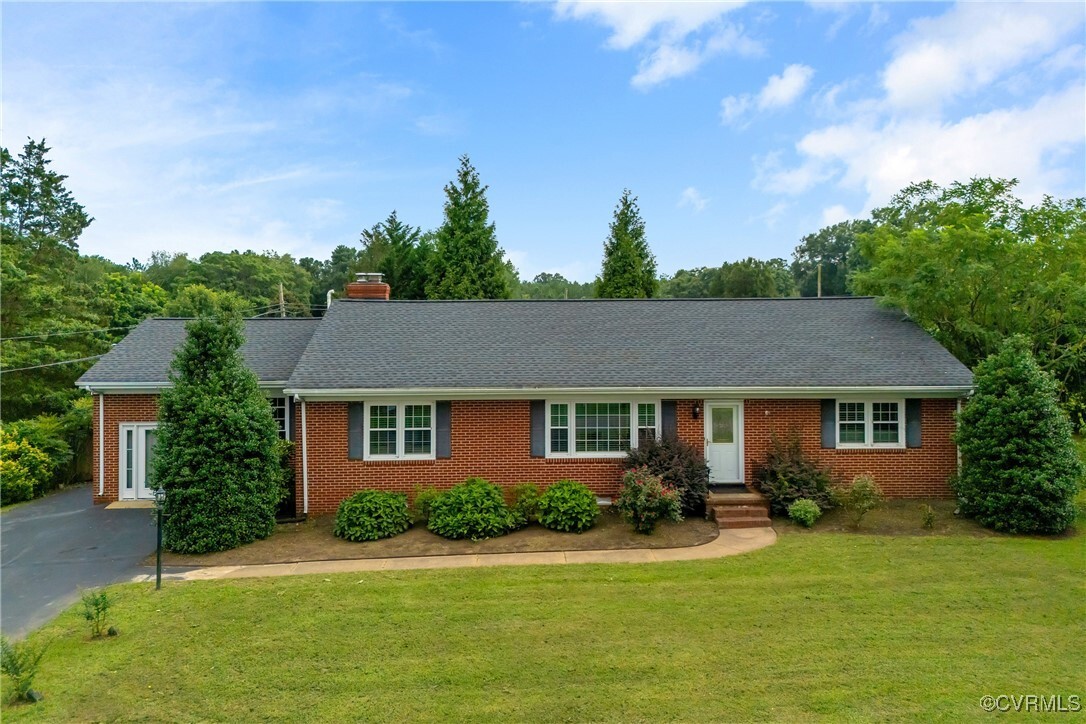 Property Photo: 7437 Ridgeview Road VA 23111