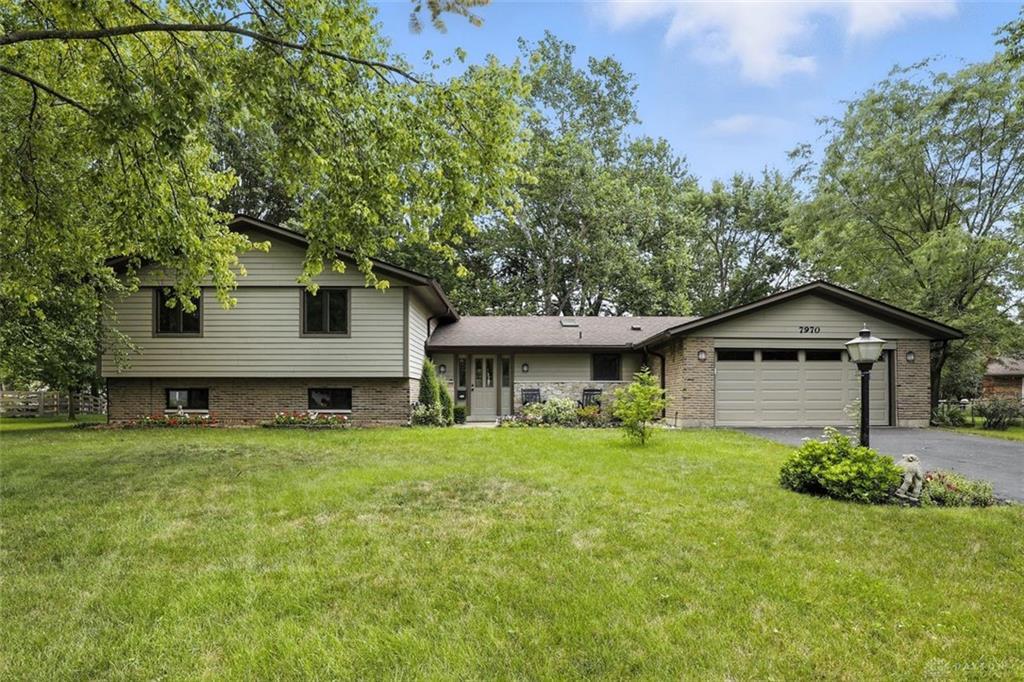 Property Photo: 7970 S Oak Court OH 45458