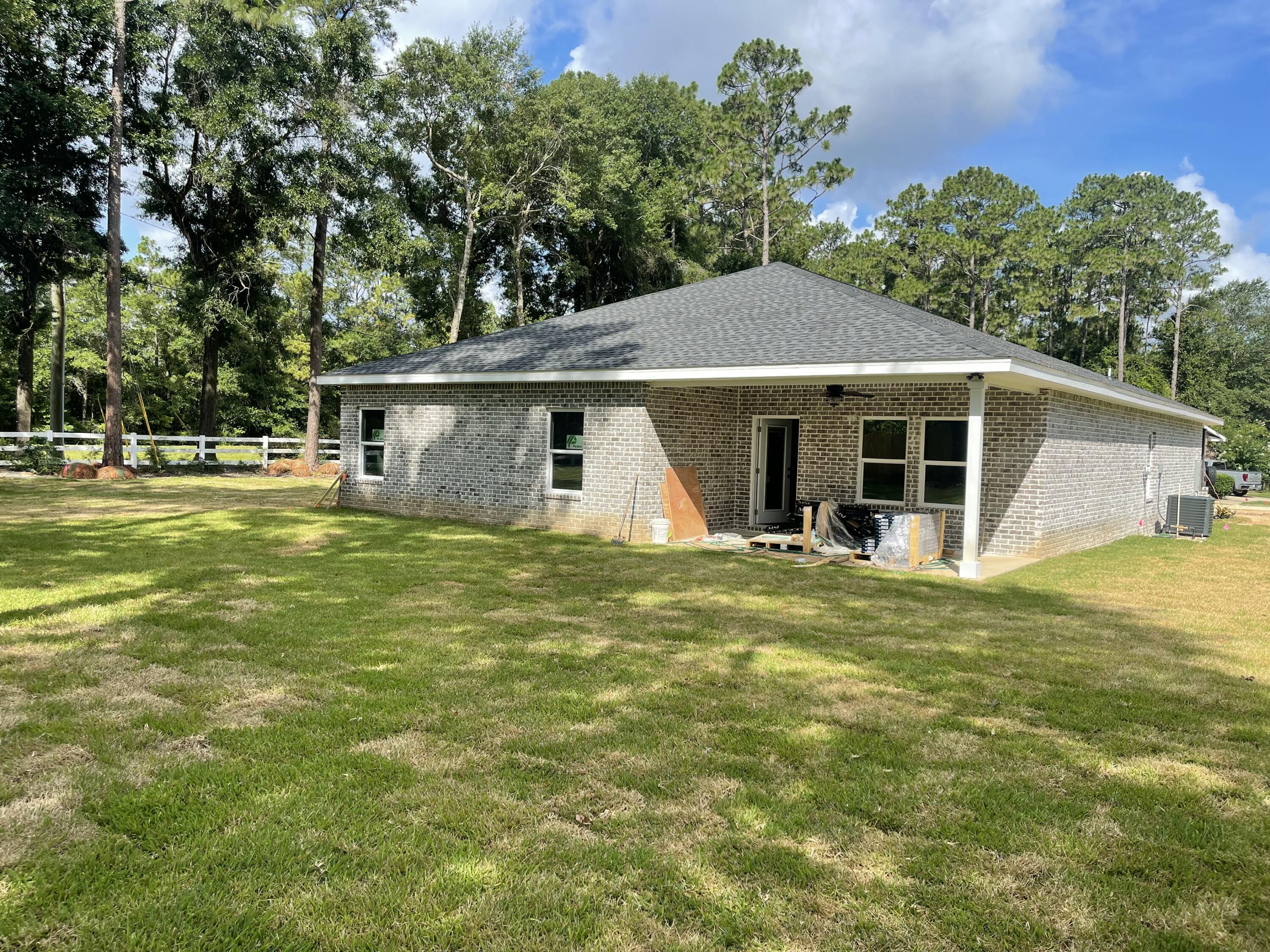 Property Photo: 5830 Buckskin Court FL 32536