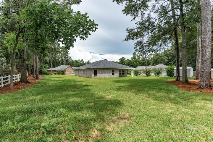 Property Photo:  5830 Buckskin Court  FL 32536 
