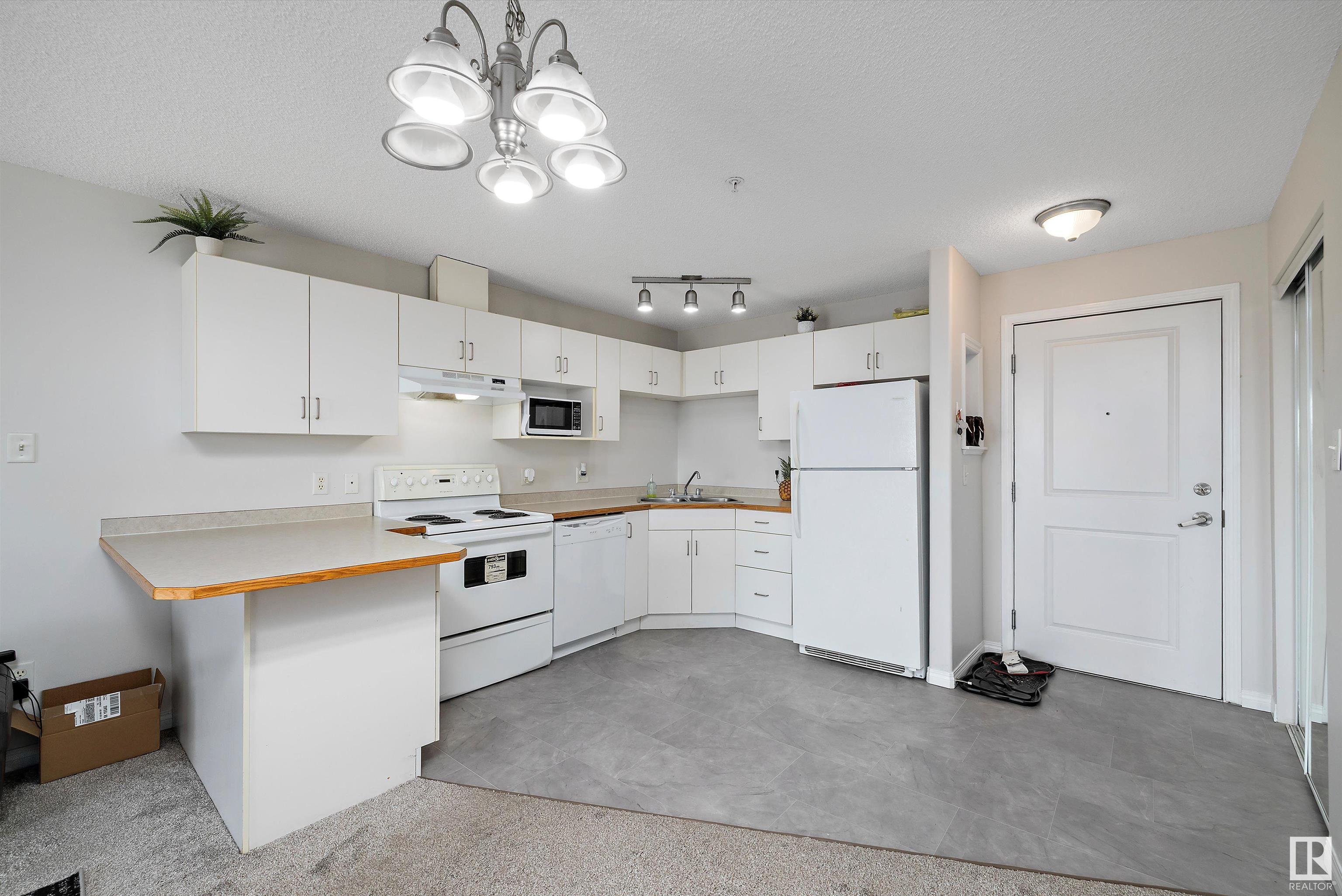 Property Photo: 11325 83 Street NW 404 AB T5B 4W5