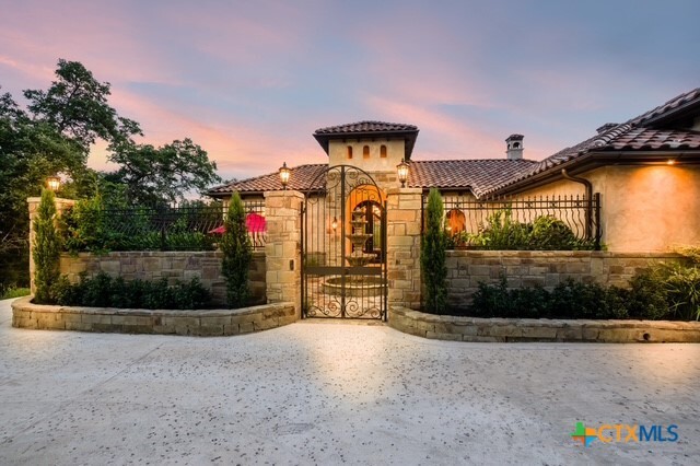 464 Paradise Hills Hills  New Braunfels TX 78132 photo