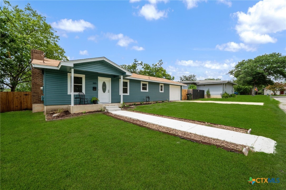 385 W Faust Street  New Braunfels TX 78130 photo