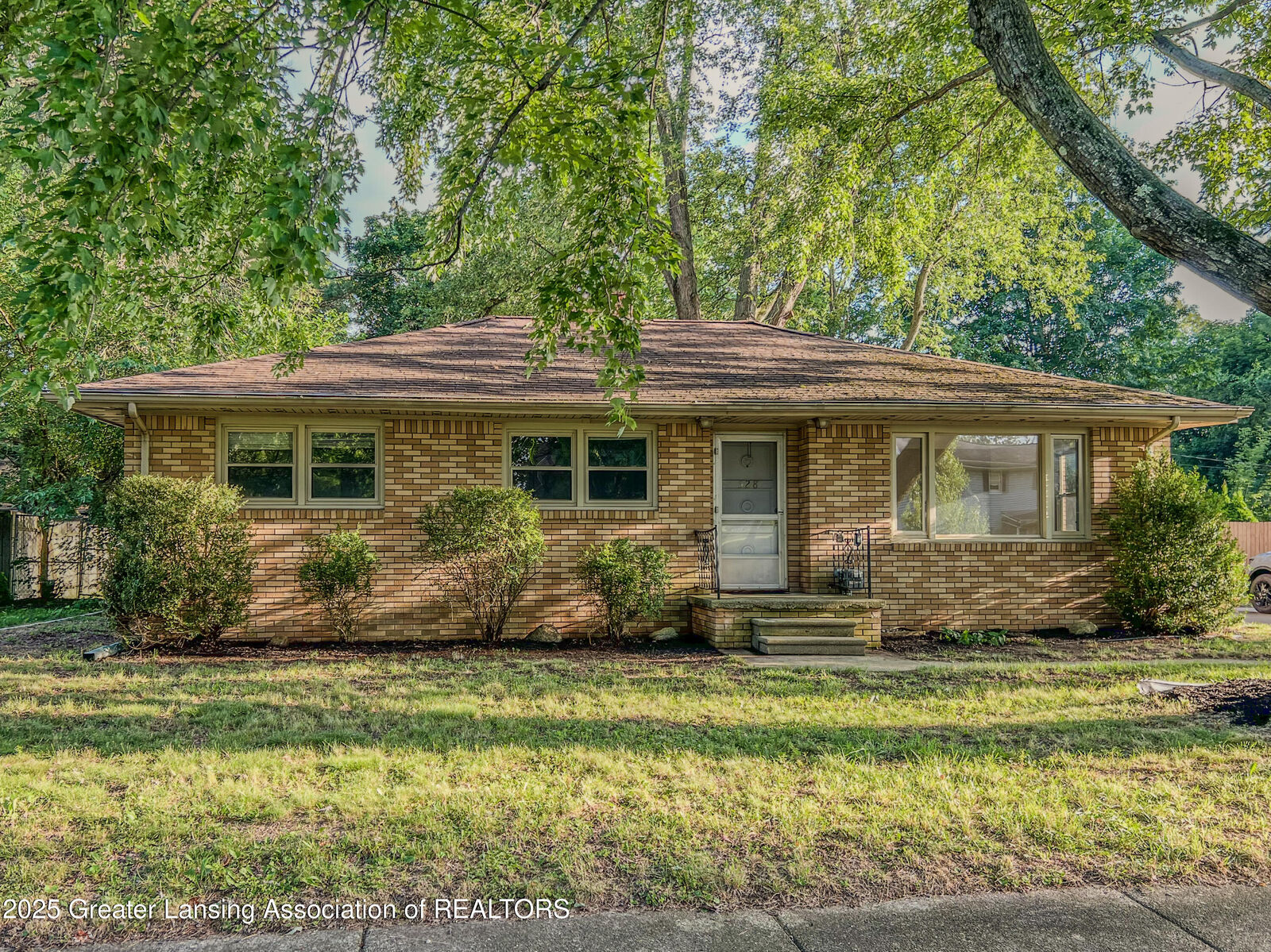Property Photo:  528 Maine Court  MI 48854 