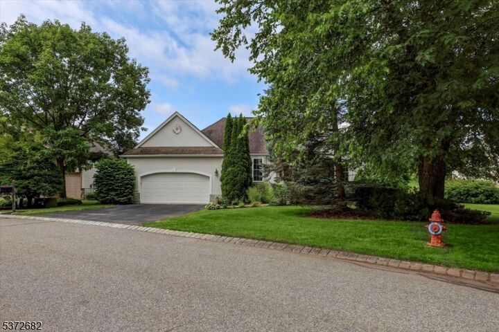 Property Photo:  2 Post Oak Ct  NJ 07419 