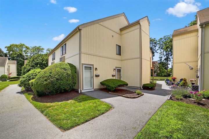 Property Photo: 13 Cromwell Place #A NY 10547