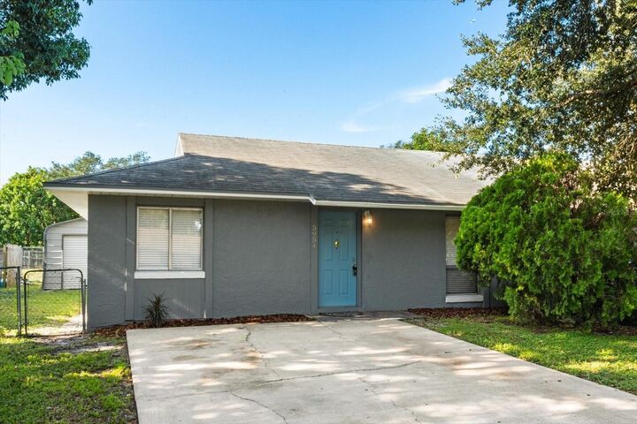 Property Photo:  5954 Wallace Drive  FL 32807 