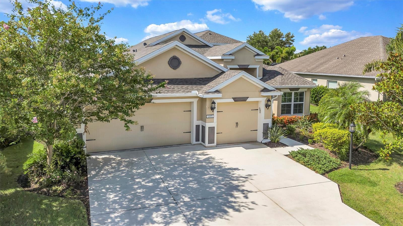 Property Photo:  12071 Forest Park Circle  FL 34211 