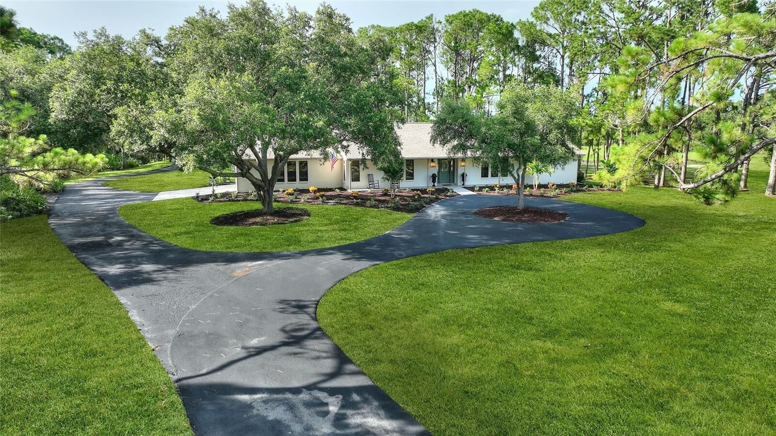 Property Photo:  1429 Ranchero Drive  FL 34240 