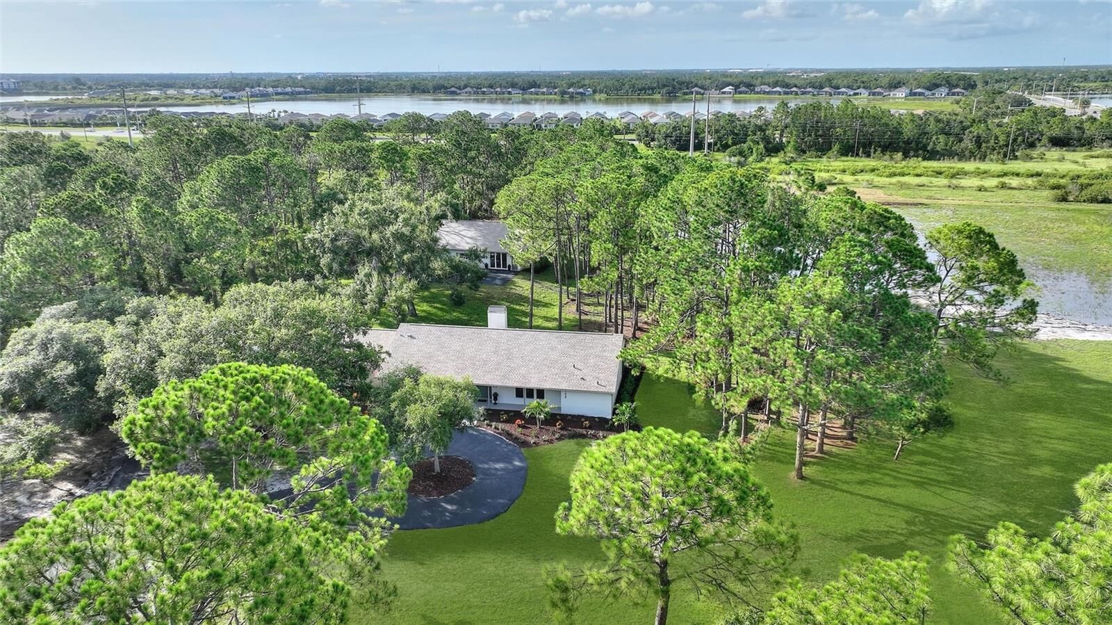 Property Photo:  1429 Ranchero Drive  FL 34240 