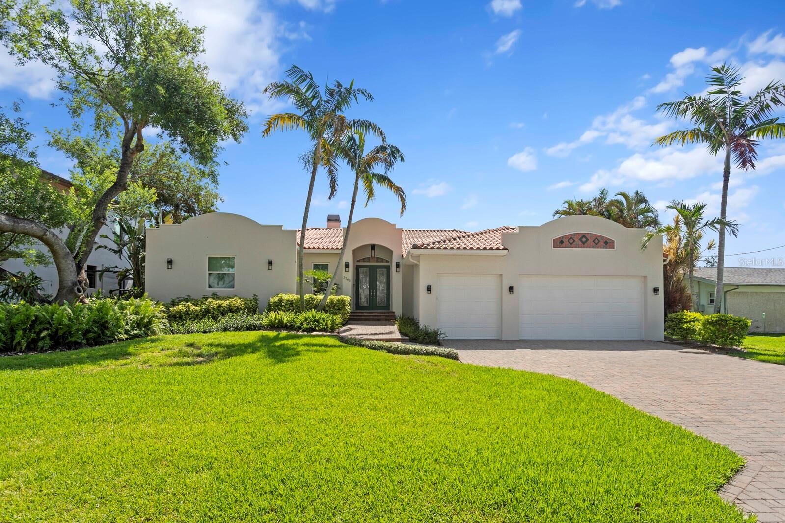 Property Photo:  3265 Maple Street NE  FL 33704 