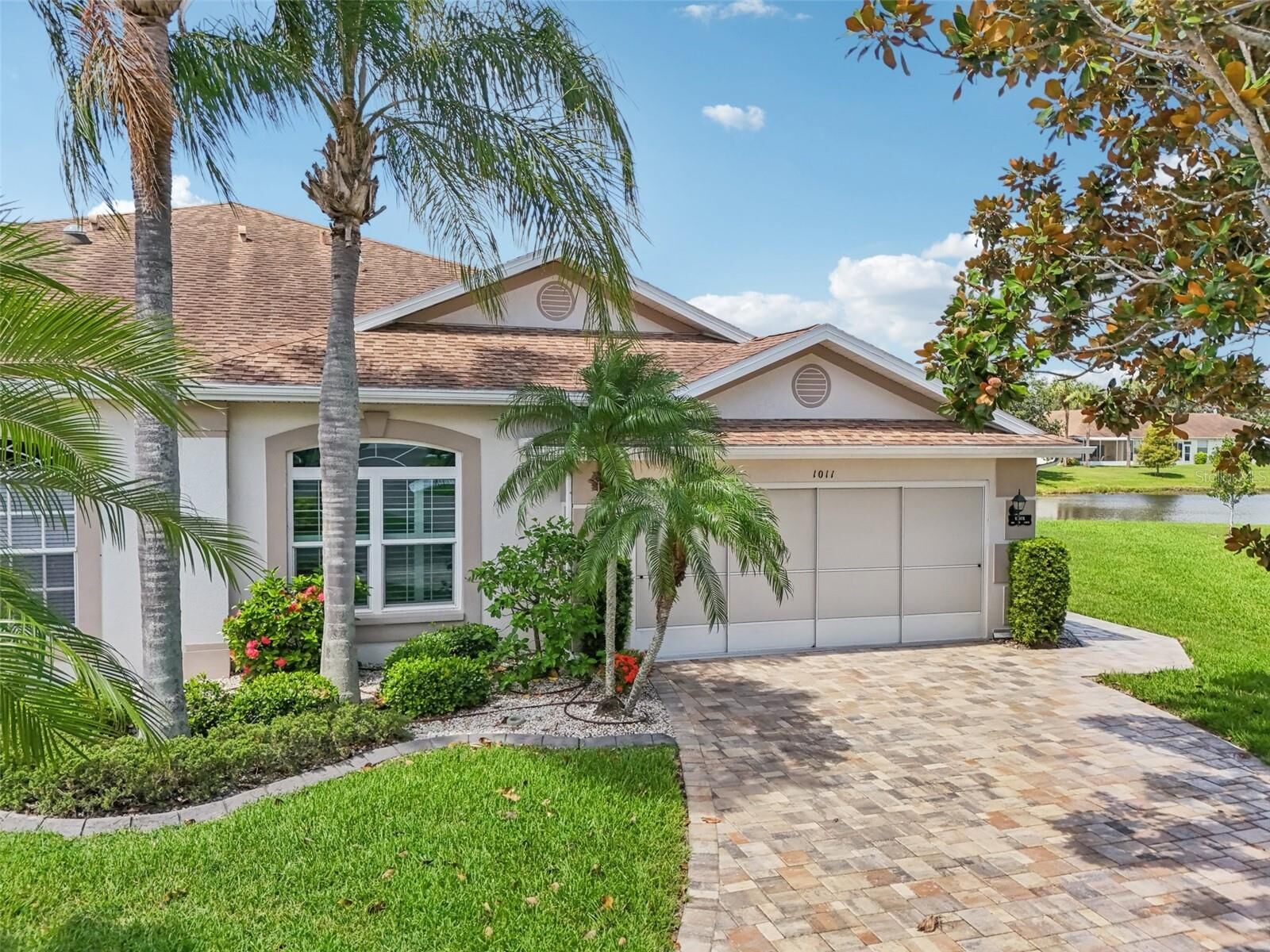Property Photo: 1011 Otter Mill Way FL 33573