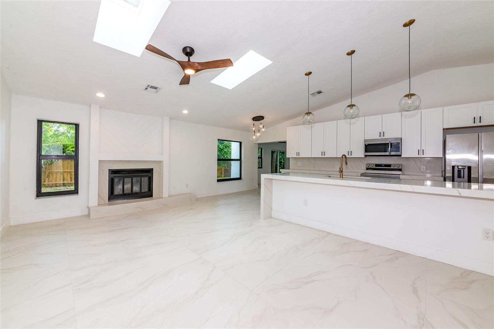 Property Photo: 1658 Ridgewood Lane FL 34231
