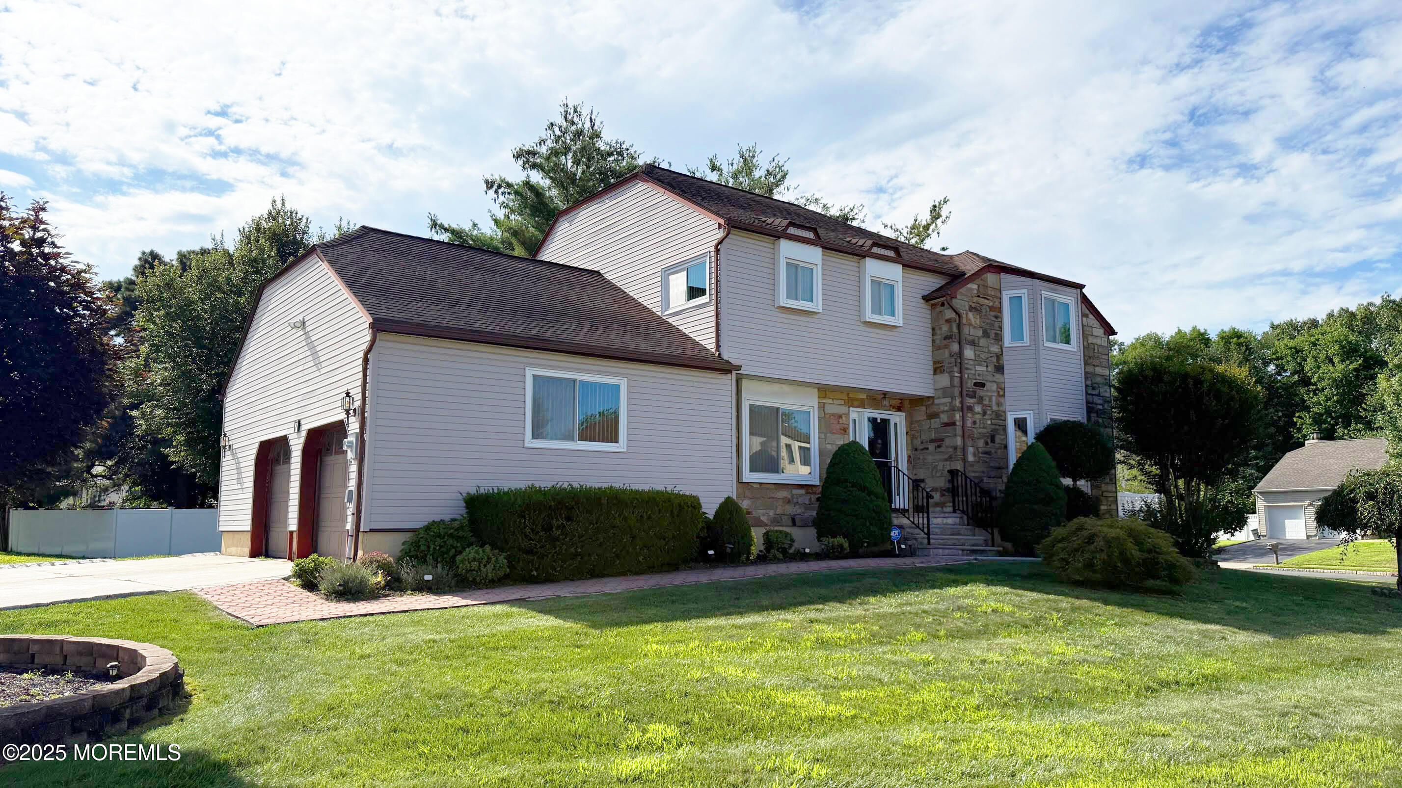 Property Photo:  7 Mariposa Place  NJ 08857 