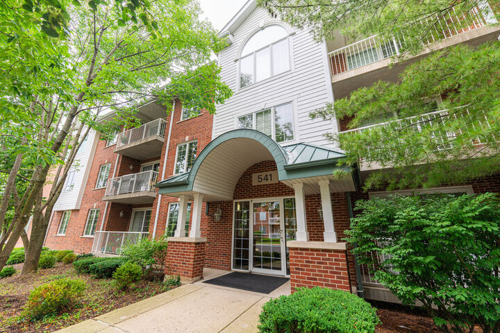 541 N Hough Street 102  Barrington IL 60010 photo