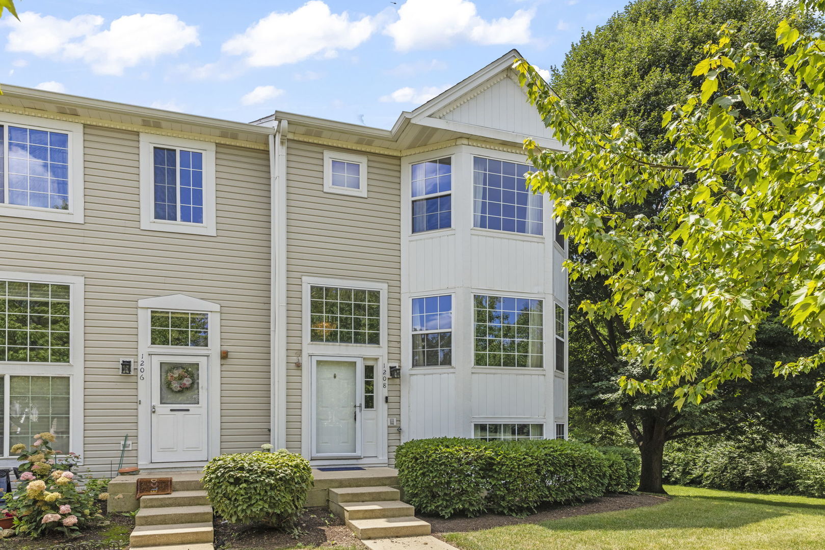Property Photo: 1208 Fox Hill Lane IL 60542