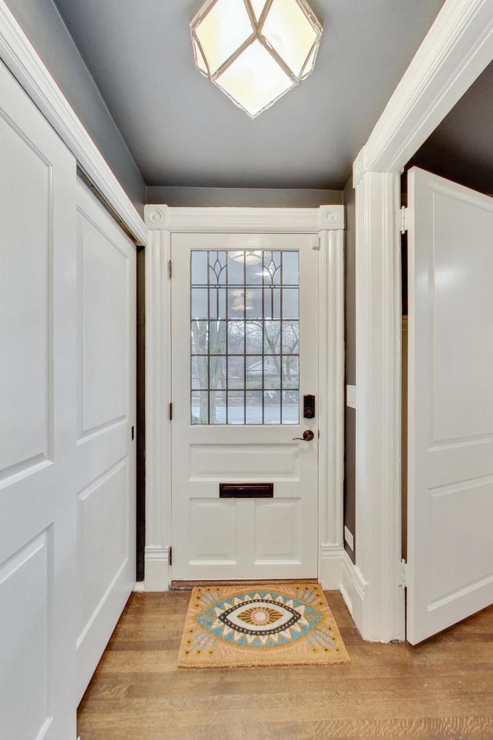 Property Photo: 709 Foster Street IL 60201