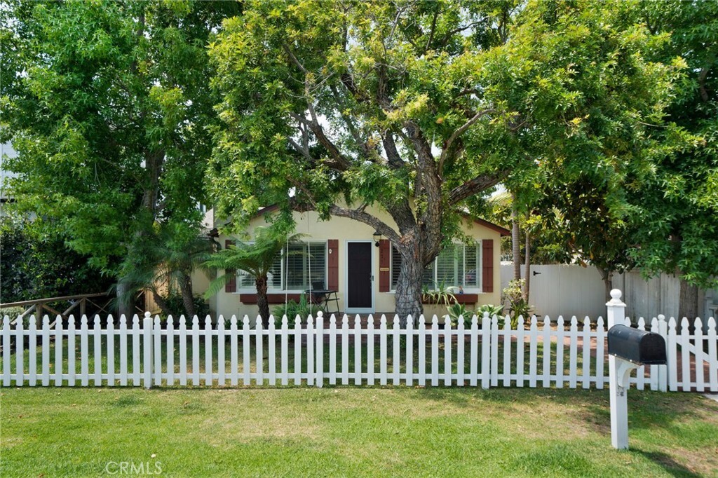 Property Photo:  275 Flower Street  CA 92627 