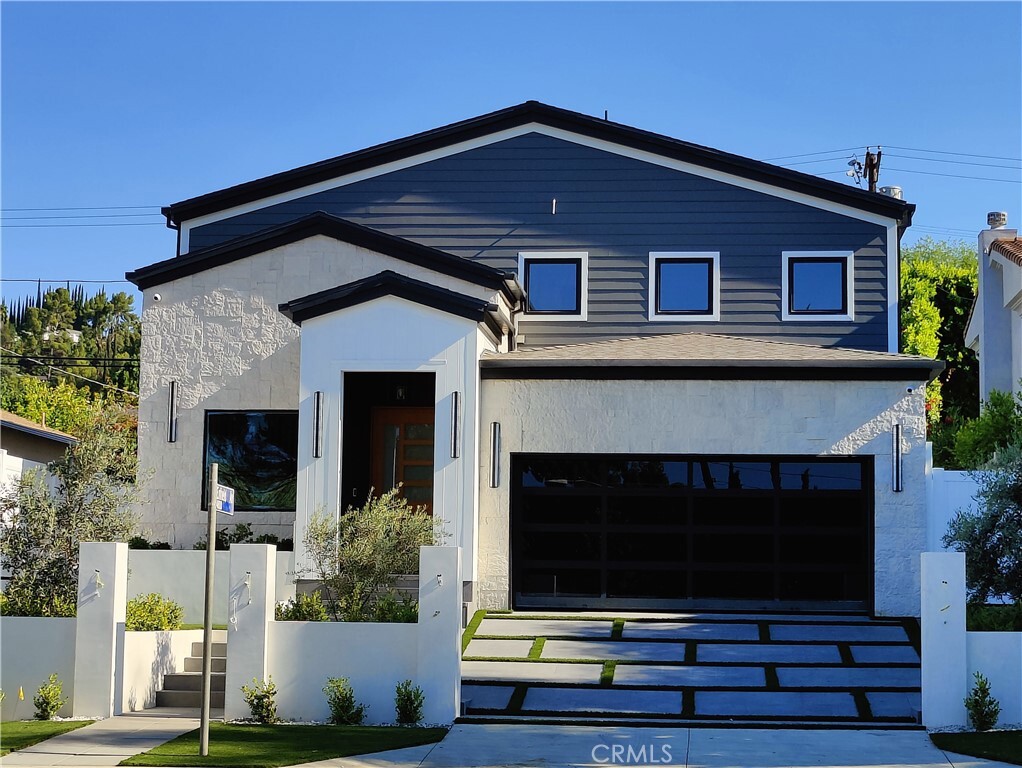 Property Photo: 17962 Valley Vista Boulevard CA 91316