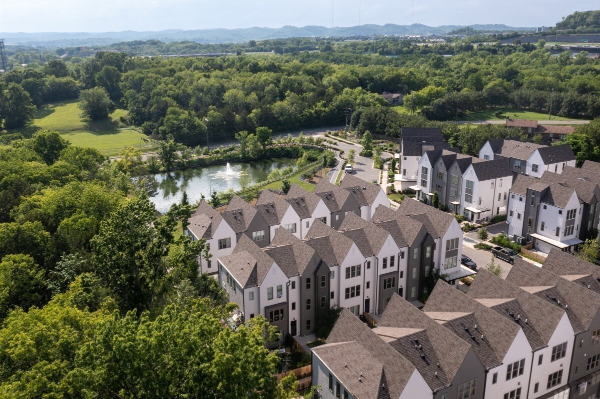 Property Photo: 348 E Village Ln TN 37216