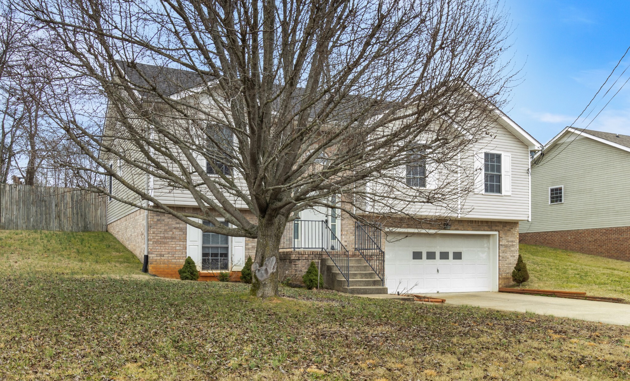 Property Photo: 1037 Persimmon Ct TN 37040