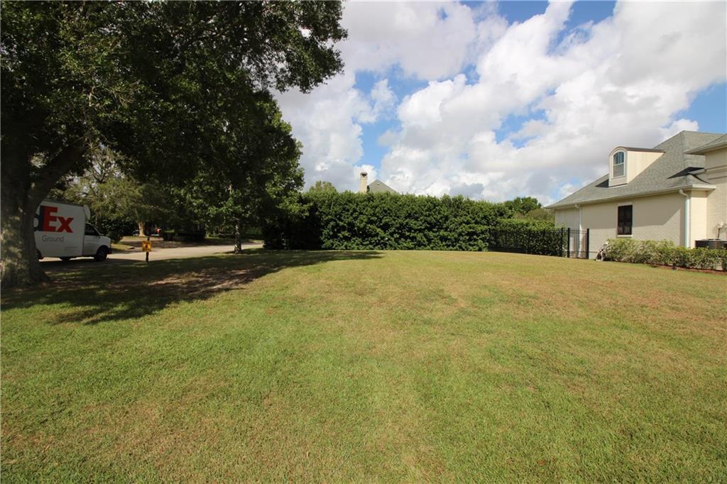 Property Photo:  2 Bear Creek Drive  LA 70131 
