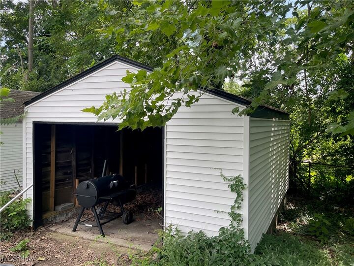 Property Photo:  810 Fess Avenue  OH 44307 