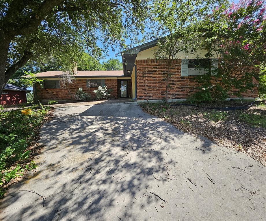 Property Photo:  416 Half Moon Way  TX 76426 