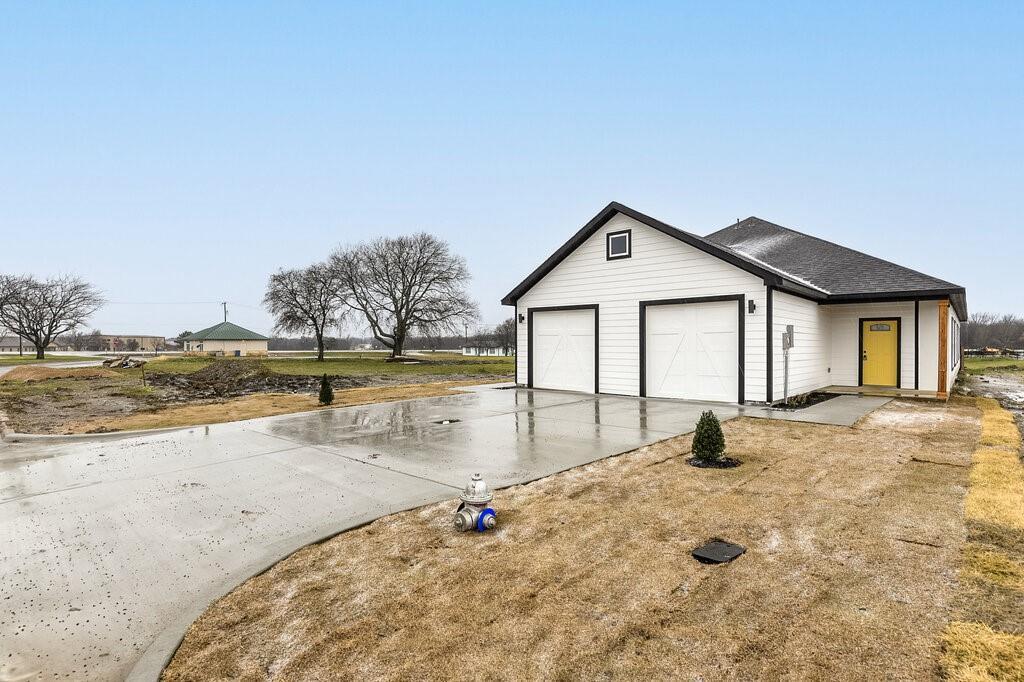 Property Photo:  1020 Burnett Boulevard B  TX 76009 