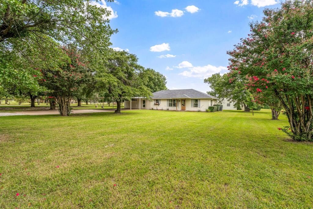 Property Photo: 730 Forest Lane TX 76401