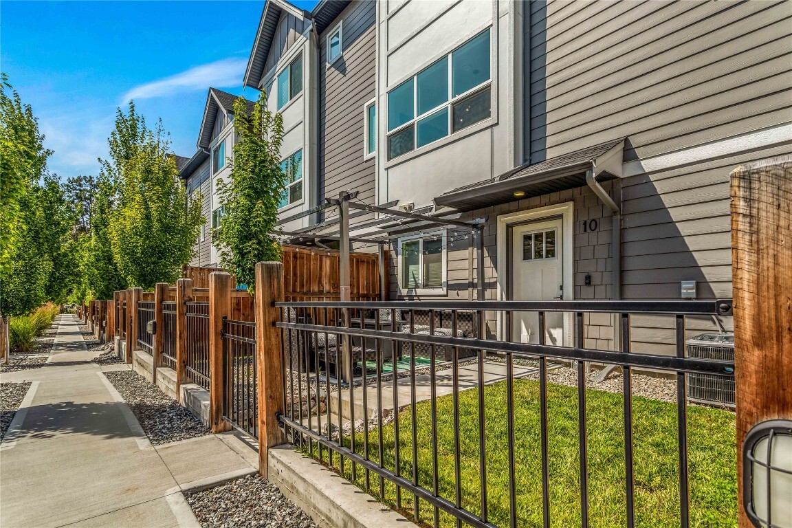 Property Photo: 12075 Oceola Road 10 BC V4V 0A7