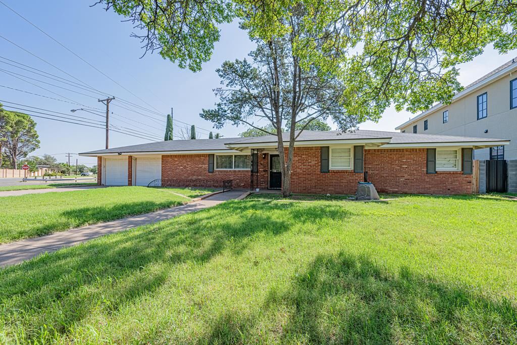 Property Photo: 1610 N L St TX 79701