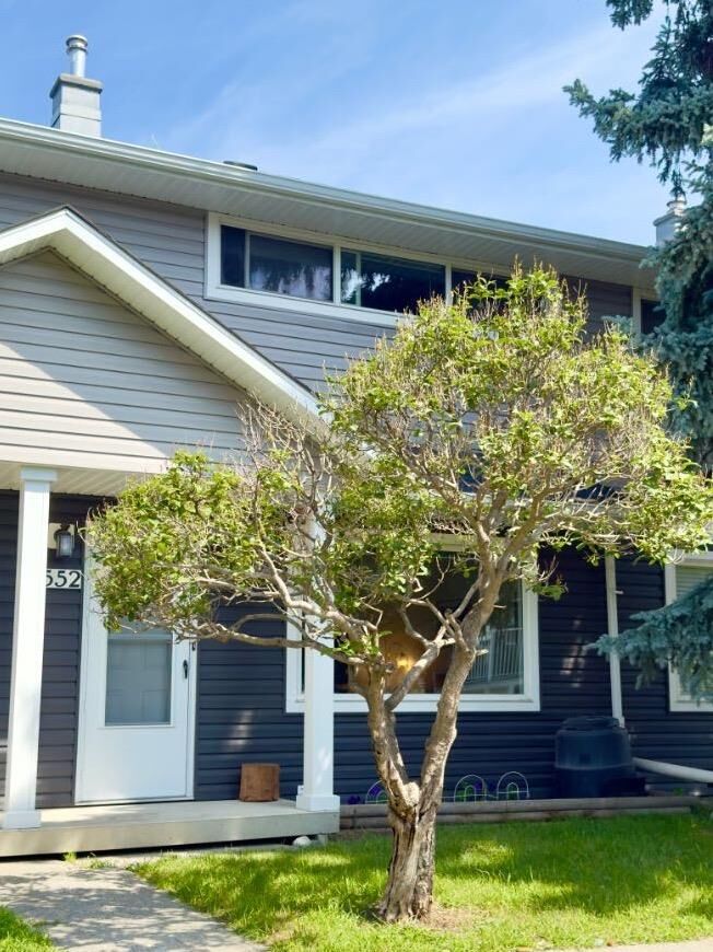 Property Photo: 552 Regal Park NE AB T2E 0S6