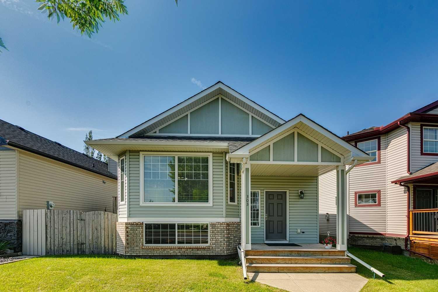 Property Photo:  303 Cimarron Boulevard  AB T1S 2H2 