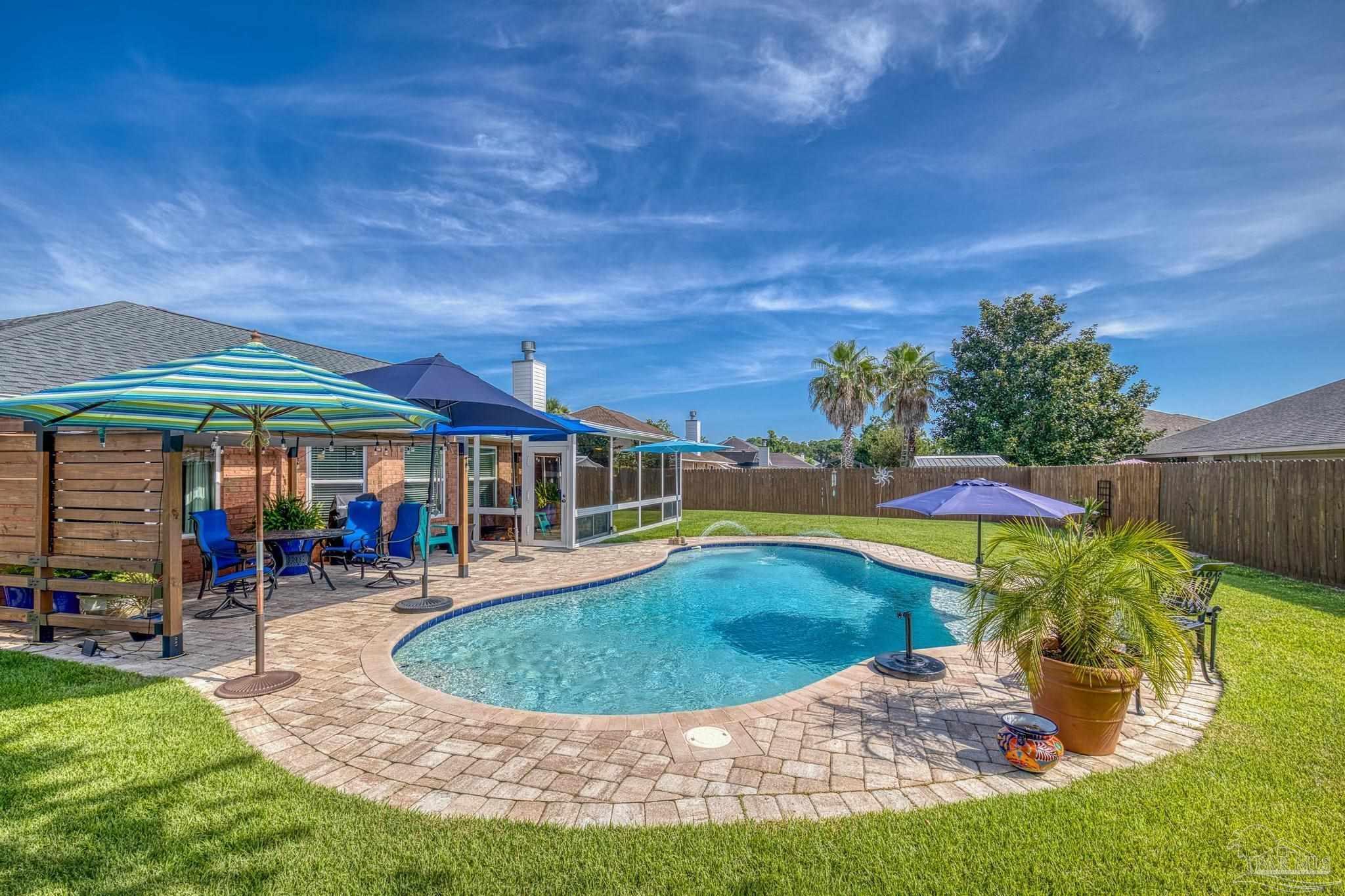 Property Photo: 1928 Elodie Ln FL 32563
