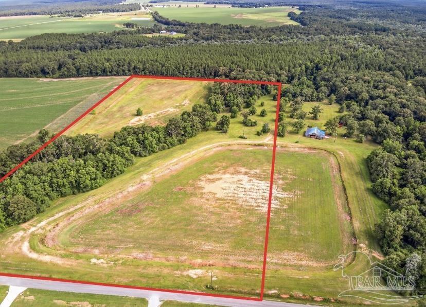 Property Photo: 4890 Lemon Rd FL 32568