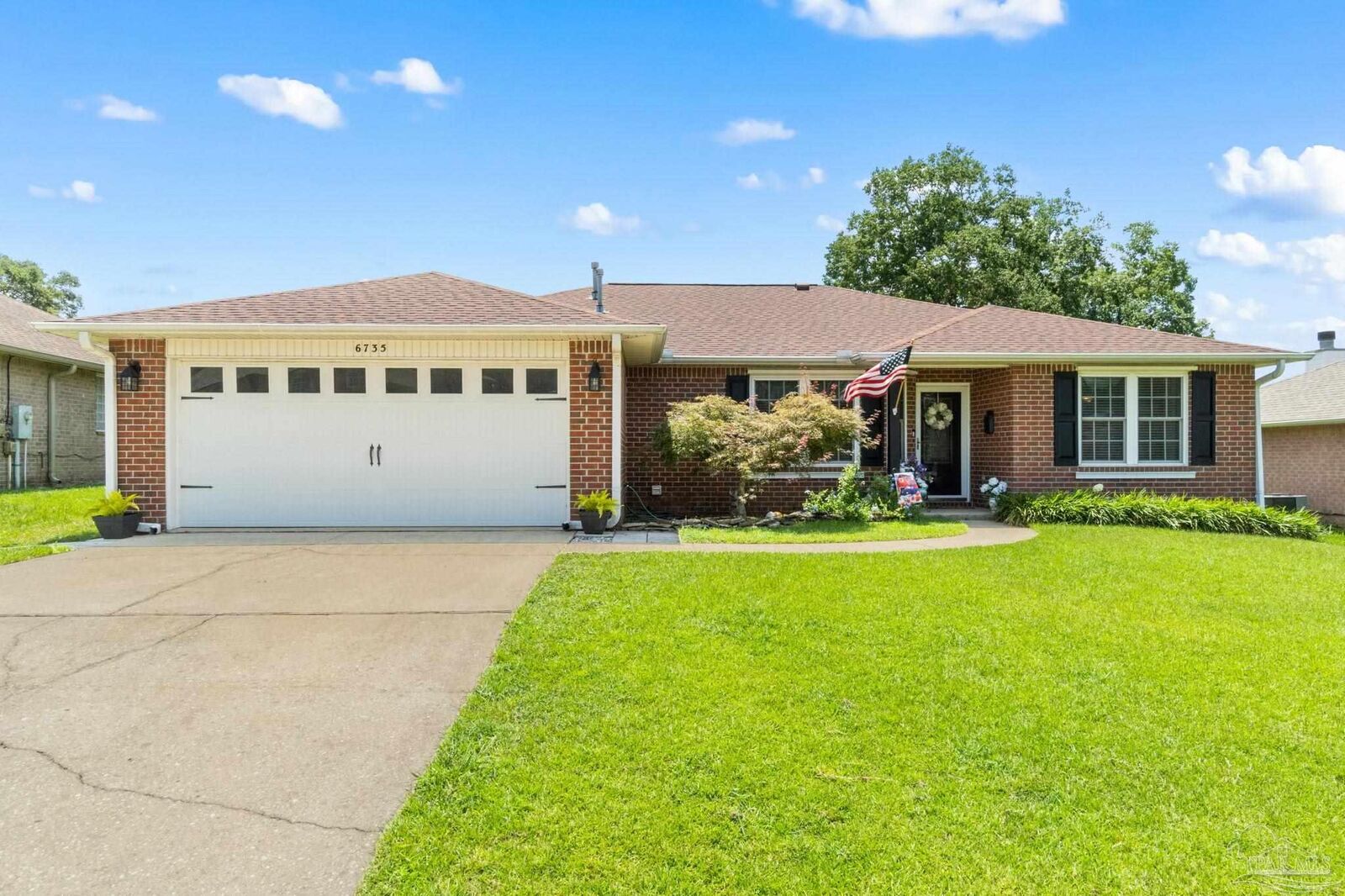 Property Photo: 6735 Hallendale Dr FL 32526