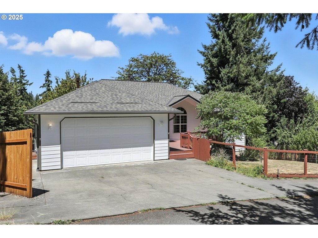Property Photo: 75137 Alder Ln OR 97048