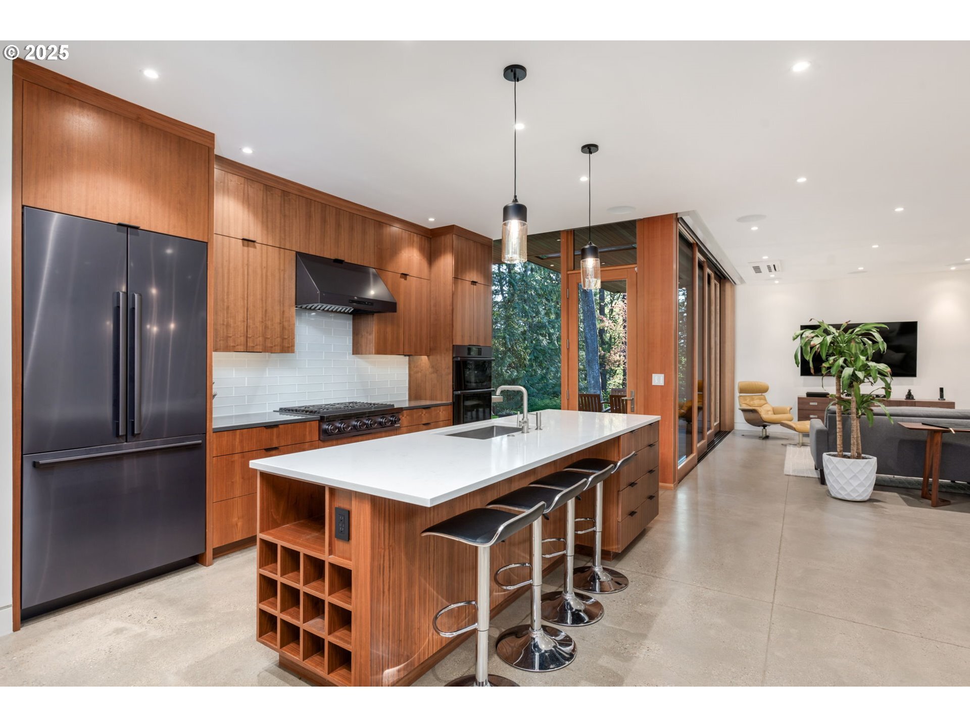 Property Photo: 4311 SW 36th Pl OR 97221