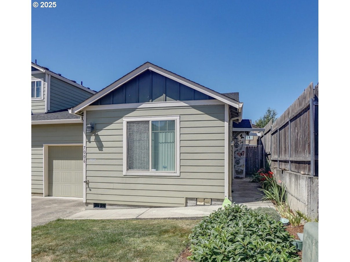 Property Photo:  7006 NE 61st St  WA 98661 