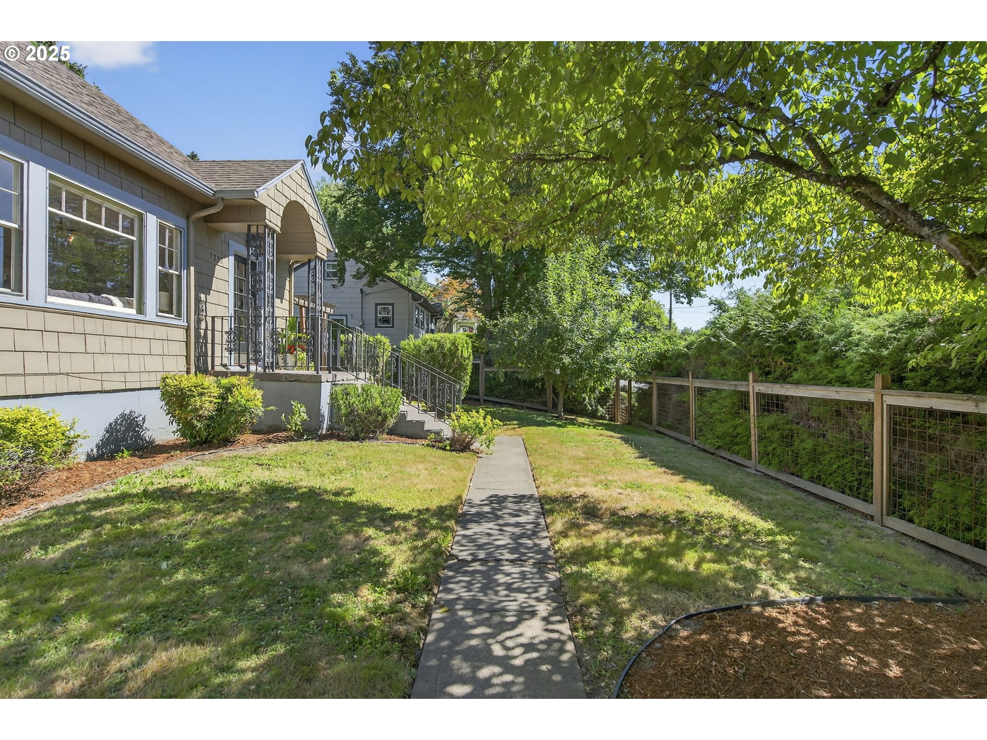 Property Photo: 7232 SW 35th Ave OR 97219